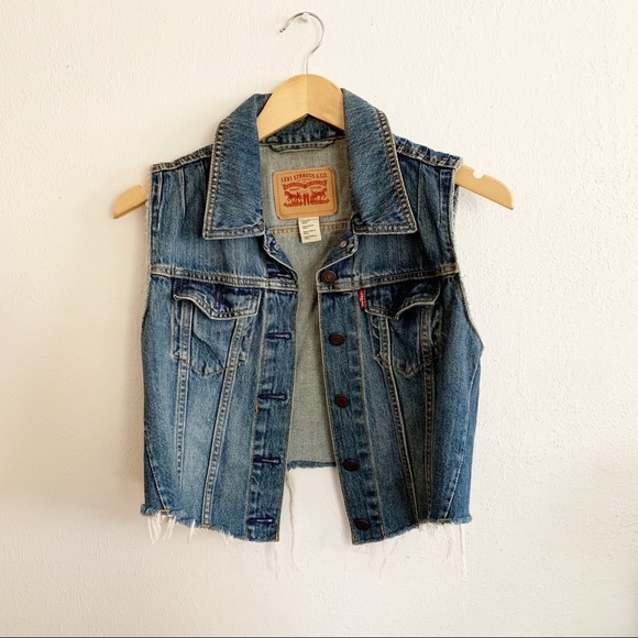 Levi's Jackets & Blazers - Levi’s Frayed Cropped Denim Vest